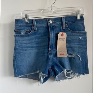 NWT Levi’s High waisted shorts